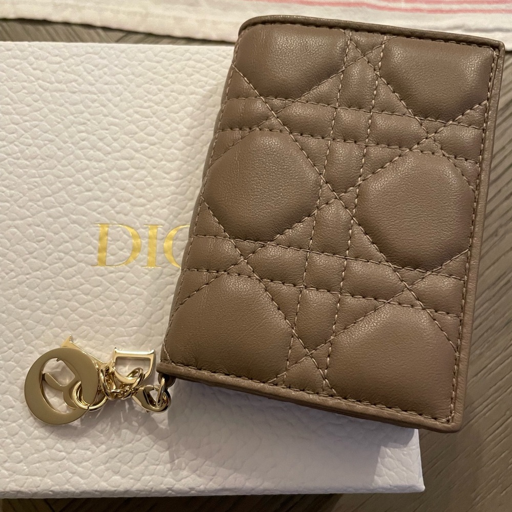 Lady Dior Flap Card Holder, warm taupe - Picture 2 of 5